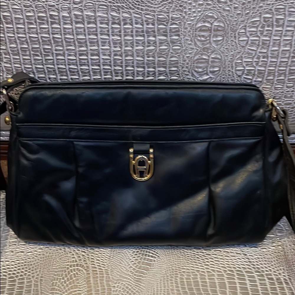 VINTAGE Etienne AIGNER Black Leather Shoulder Bag with Gold Hardware